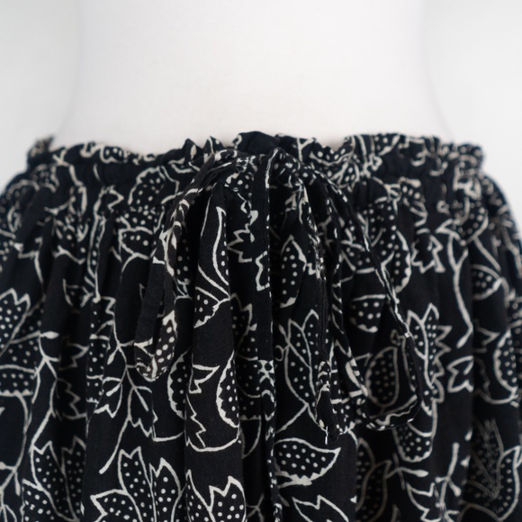 Orvis Black Maxi A-Line Skirt with Leaf Pattern - Picture 4 of 8